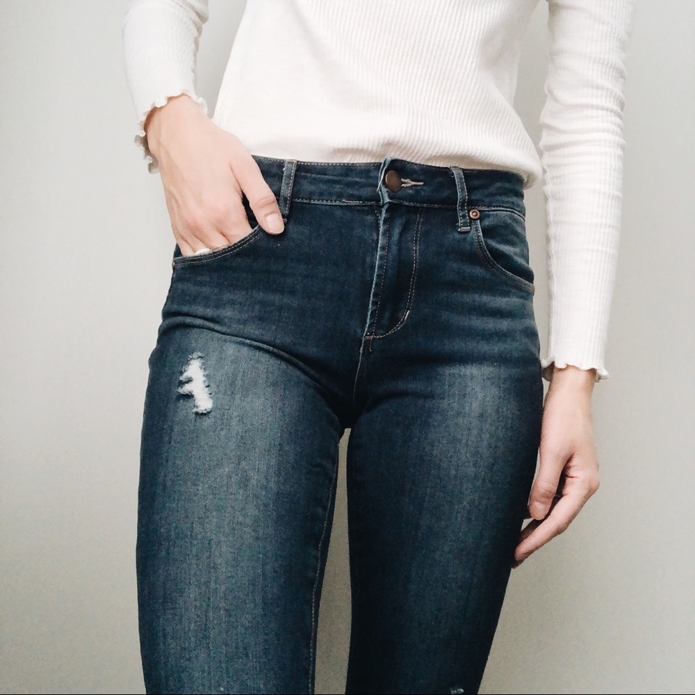 ✨SALE ✨Cropped Ripped Jeans Size 24